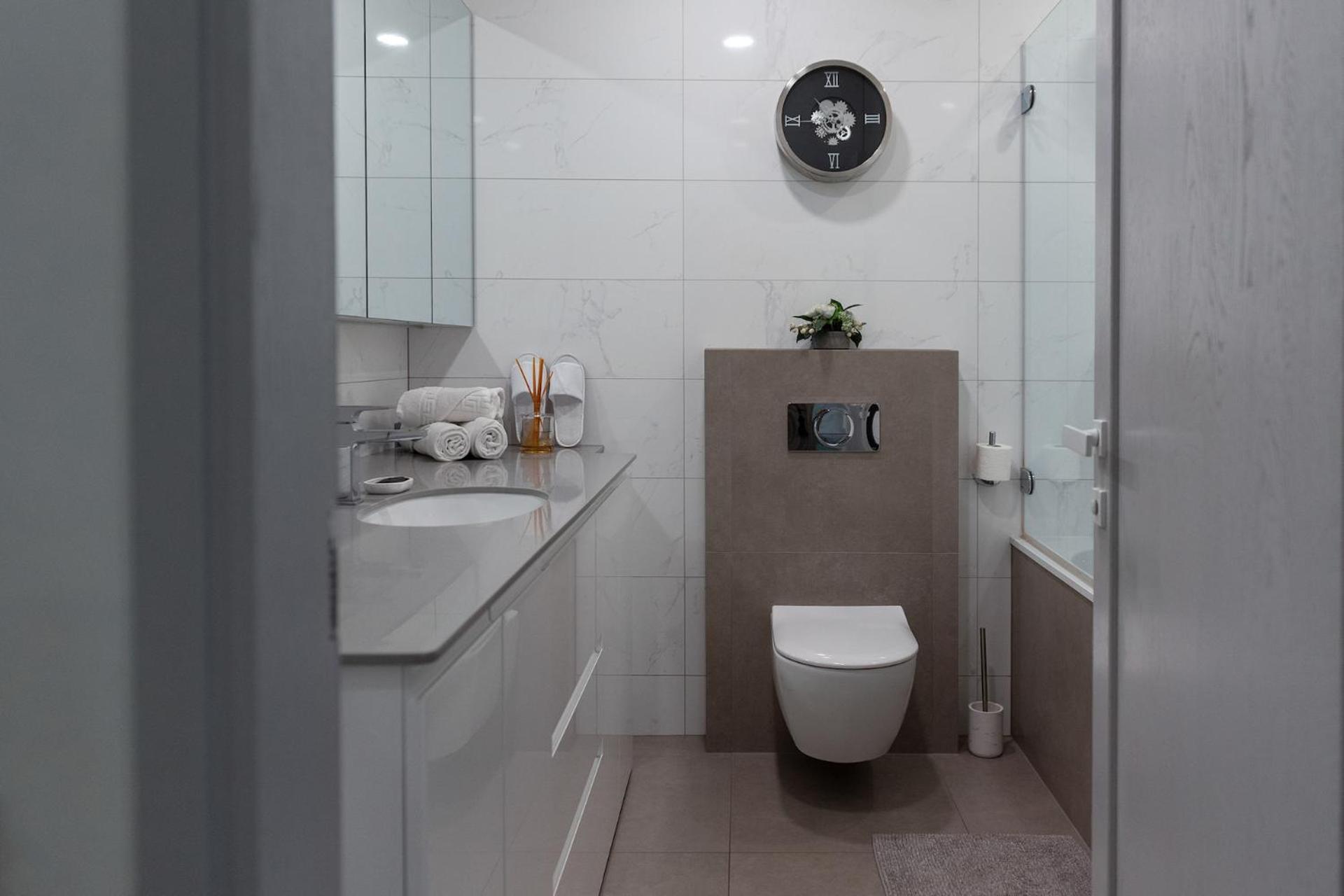 Bright Kaunas Apartment With Castle View Экстерьер фото