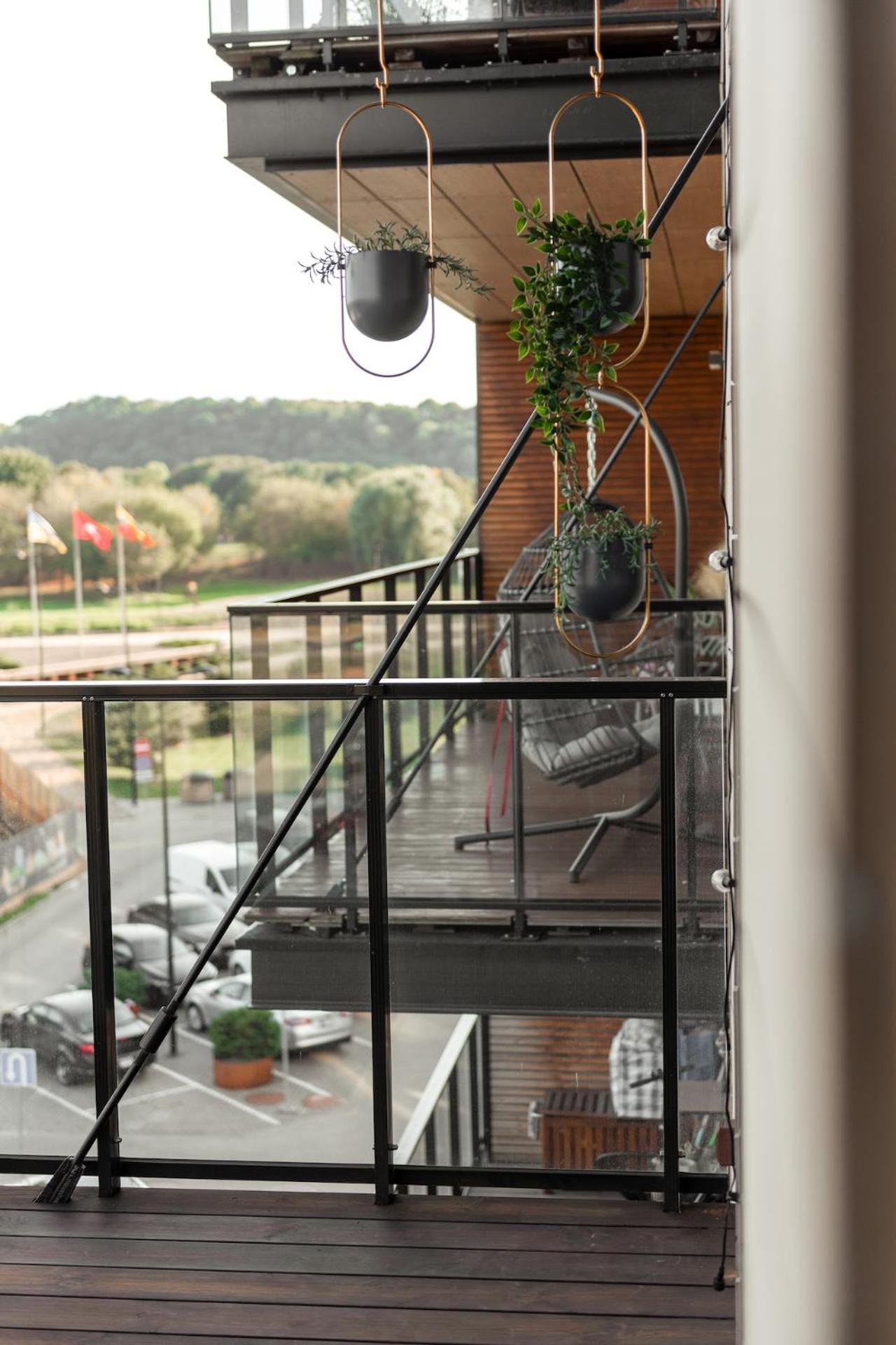 Bright Kaunas Apartment With Castle View Экстерьер фото