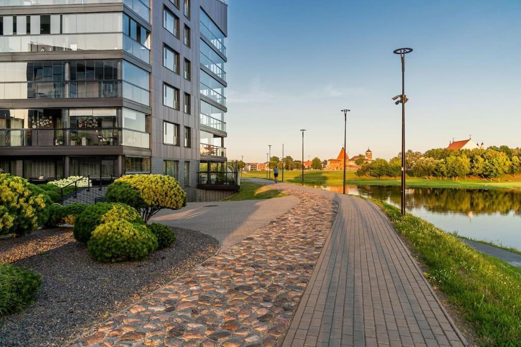 Bright Kaunas Apartment With Castle View Экстерьер фото