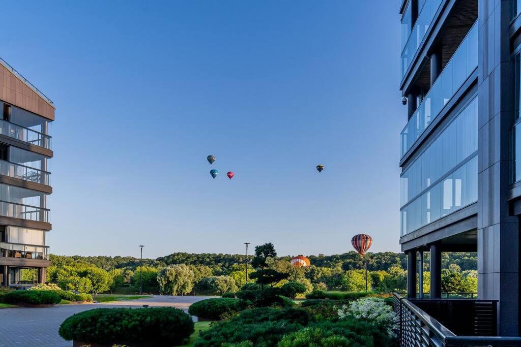 Bright Kaunas Apartment With Castle View Экстерьер фото
