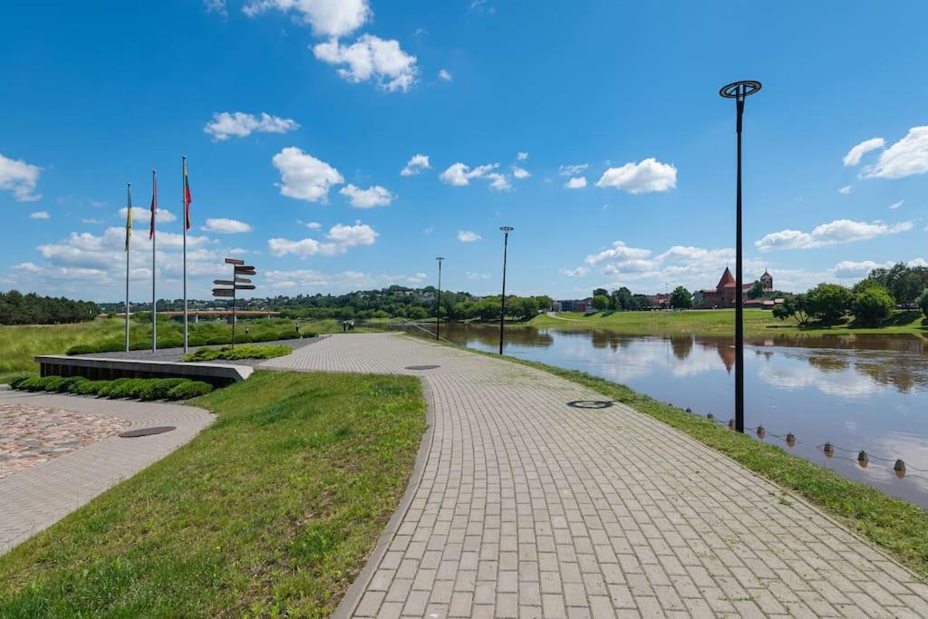 Bright Kaunas Apartment With Castle View Экстерьер фото